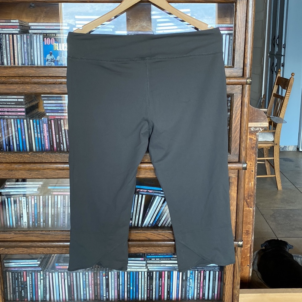 Cute Joe Fresh Camo-Green Yoga Crops - Size Large